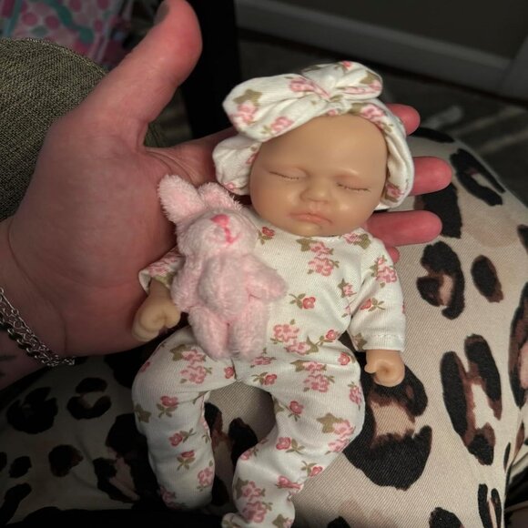 🆕7Inch Full Body Silicone Reborn Baby Dolls Newborn Girl Doll with Clothes - Picture 1 of 7